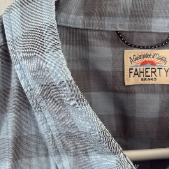 Faherty blue plaid long sleeve button down shirt Size XL - Picture 4 of 11